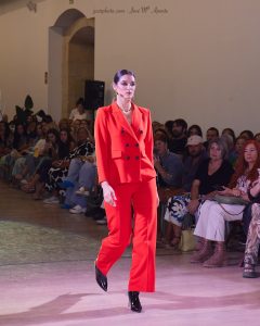 Fotografias de la X Pasarela Solidaria Cruz Roja Granada ( 2023 ) , Colecciones de El Corte Inglés , Fotografías José Mª Aponte Maestre JJCARPHOTO.com